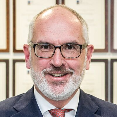 Primar Univ. Prof. Dr. Mag. Eugen Trinka, FRCP